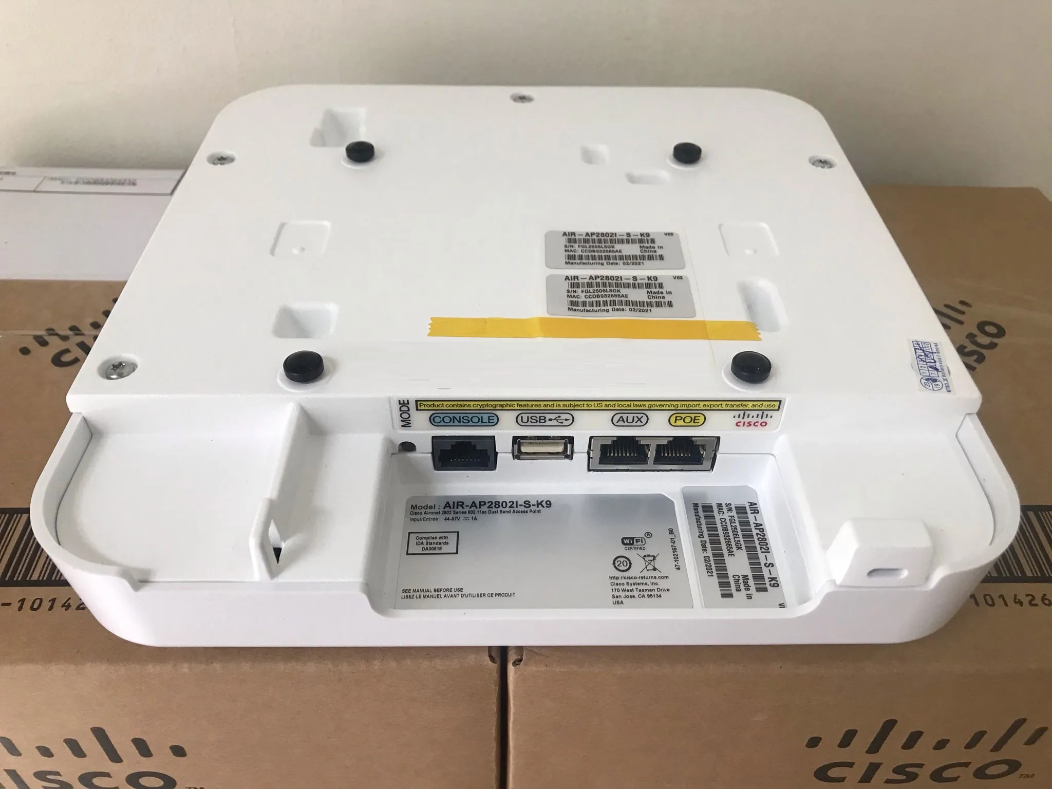 Mặt sau bộ phát Wifi Cisco AIR-AP2802I-S-K9C